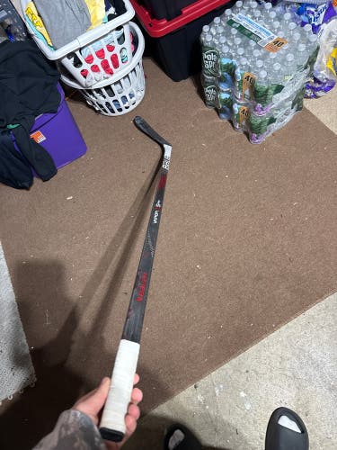 Intermediate Bauer Vapor X5 Pro Left Hand Hockey Stick P28 65 Flex (Used)