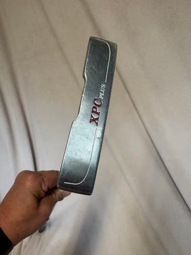 Unisex Blade Right Handed Putter 33.75" (Used)