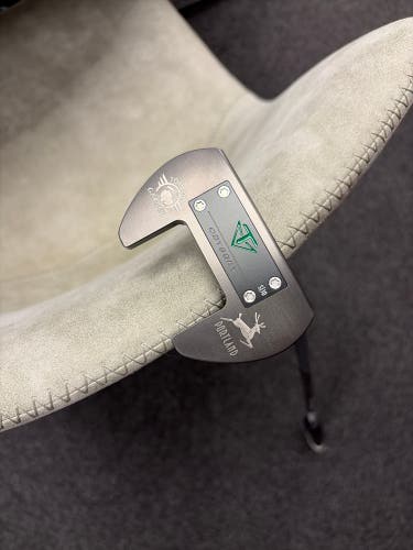 Toulon Design Portland Mallet Right Handed Putter 33.5" (Used)