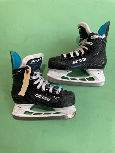 Used Youth Bauer XLP Hockey Skates Size 13