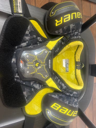 Men's Large Youth Bauer Supreme Mach Shoulder Pads (Used)
