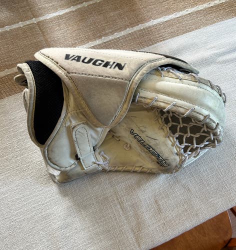 Vaughn Velocity V9 Youth Glove