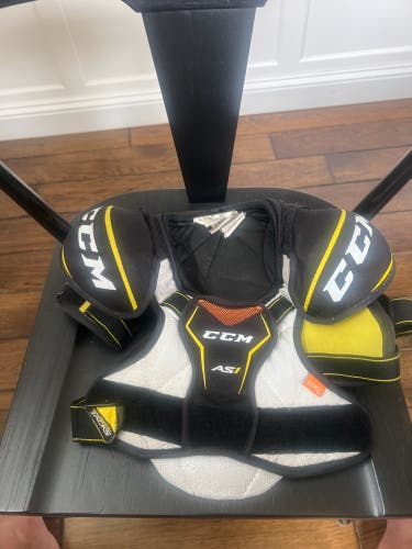 Men's Large Youth CCM Super Tacks AS1 Shoulder Pads (Used)