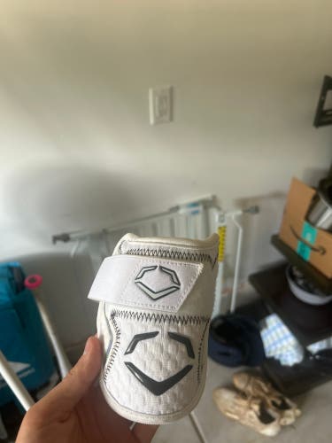White Junior EvoShield Elbow Guard Elbow Protection (Used)
