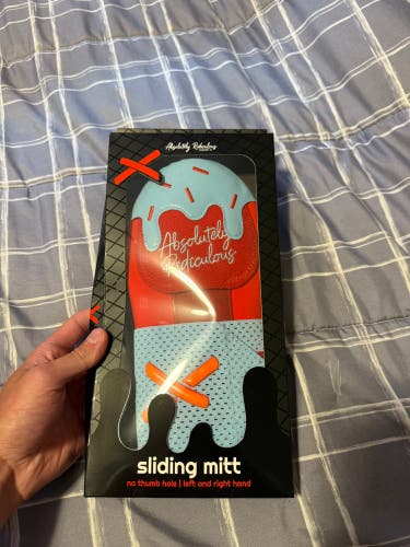 Aria sliding mitt