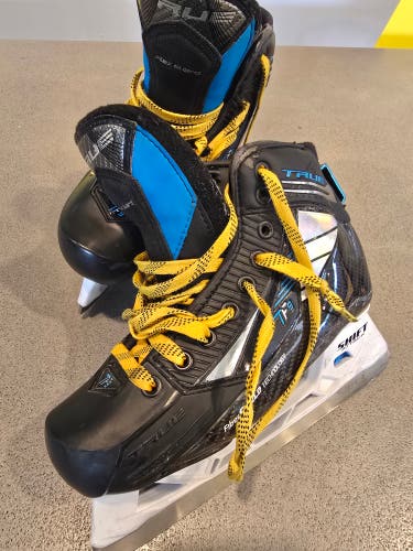 2021 True TF9 Hockey Goalie Skates Regular Width Size 4 (Used)