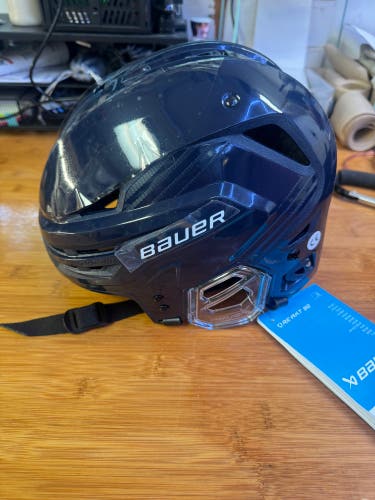 Medium Bauer Re-Akt 90 Helmet (New)