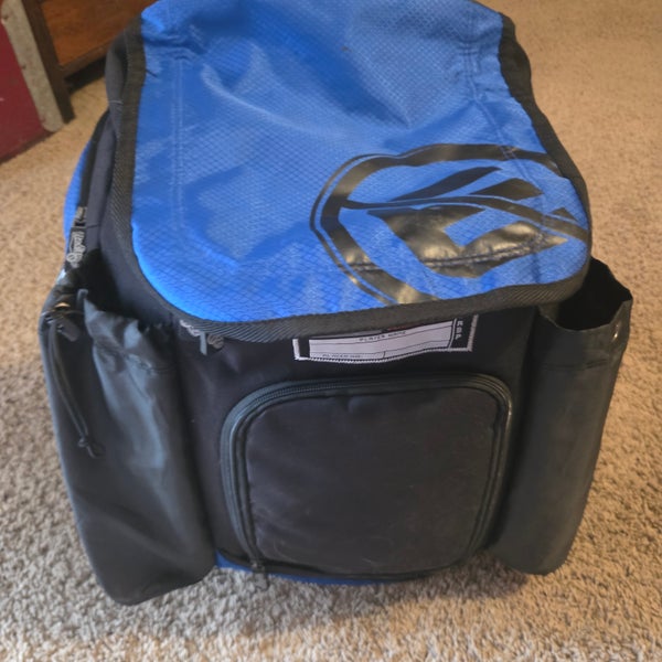 No Errors Baseball/Softball Backpack. Holds two bats, helmet, shoes etc....All Zippers work