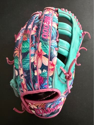 Wilson A2000 RH Outfield Baseball Glove 12.75" (Used)