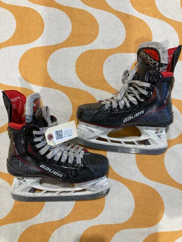 Junior Bauer Vapor 3X Pro Hockey Skates Regular Width Size 2 (Used)