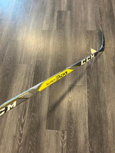 Junior CCM Super Tacks Hockey Stick | RH P29