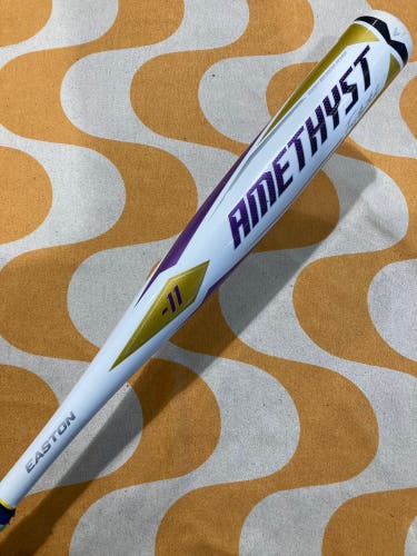 White 2022 Easton Amethyst Alloy Bat (-11) Alloy 17 oz 28" (Used)