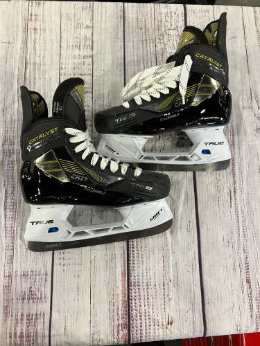 Senior True Catalyst 7 Hockey Skates Regular Width 7 (New)