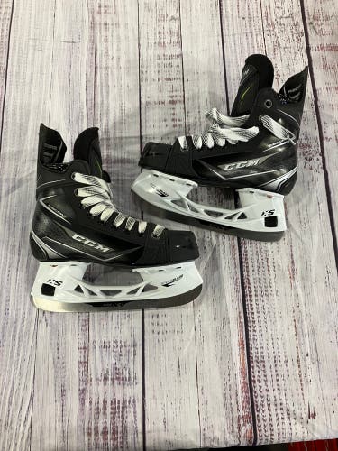 Junior CCM Ribcor Titanium Hockey Skates Regular Width Size 1.5 (New)