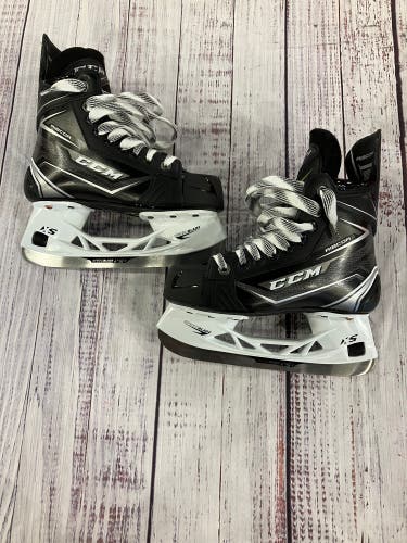 Junior CCM Ribcor Titanium Hockey Skates Regular Width Size 2 (New)