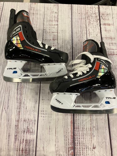 Intermediate True HZRDUS 5x Hockey Skates Regular Width 6 (New)