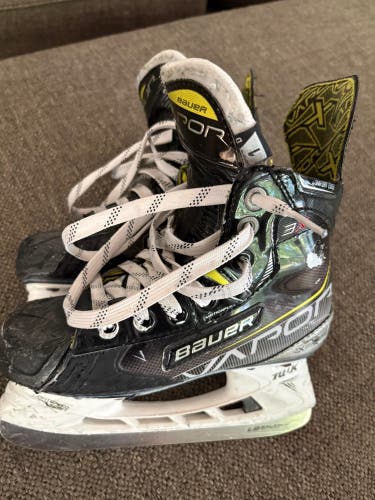 2021 Bauer Vapor 3X Hockey Skates Regular Width Size 1 (Used)