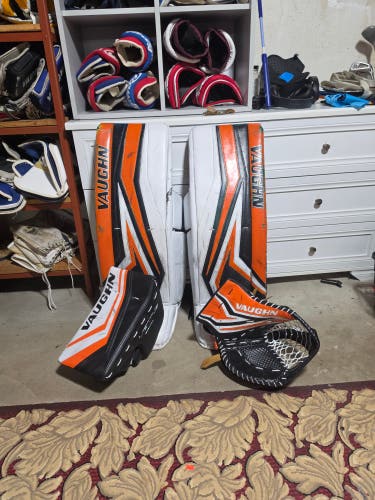 OPEN TOO OFFERS 33" Vaughn SLR3 Regular Goalie Full Set (Used)
