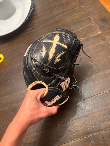 2024 Wilson A2000 RH Pitcher's Baseball Glove 12" (Used)
