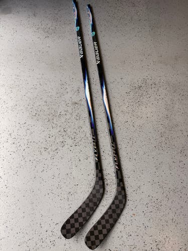 (Barely Used) 2-Pack!  Senior Bauer Vapor Flylite Right Handed Hockey Stick P88 70 Flex (Used)