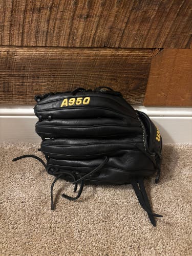 2022 Wilson A950 RH Outfield Baseball Glove 12.5" (Used)