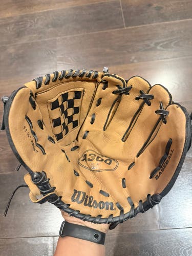Used - Like New WILSON A300 11.5"  RHT Baseball Glove Model A2457 Excellent Condition