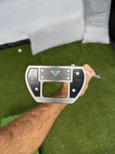 Odyssey Toulon Seattle Putter Va Composites Vylyn PTR 130 Graphite RH 33.5 Inch