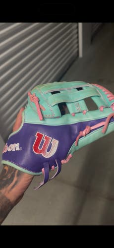 Wilson A2000 RH Infield Baseball Glove 12" (Used)