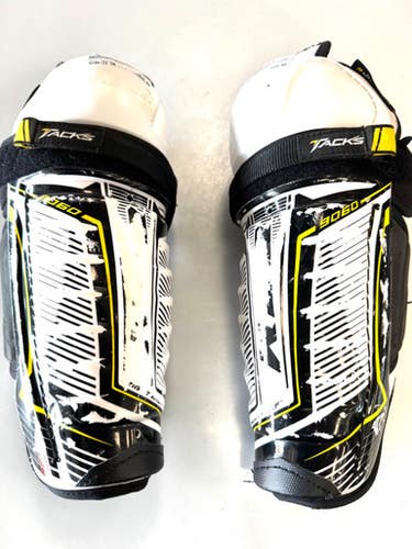 Used CCM 9060 Junior Shin Guards White 11" 11860-C000311099