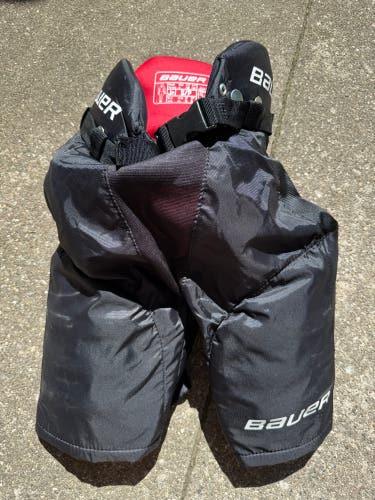 Men's Junior Small Bauer Vapor X60 Hockey Pants (Used)