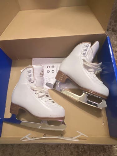 Jackson Ultima Mystique Figure Ice Skates White Junior Size 13 w/ Mark II Blades