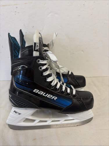 Junior Size 4 Bauer X Ice Hockey Skates. Excellent Condition
