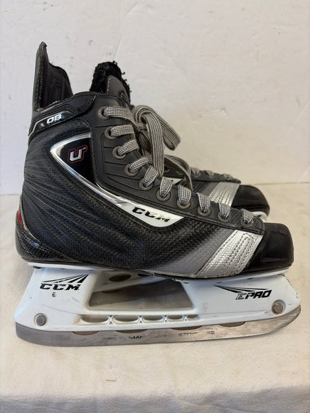 CCM Hockey Skates Wide Width Size 5.5 (Used)