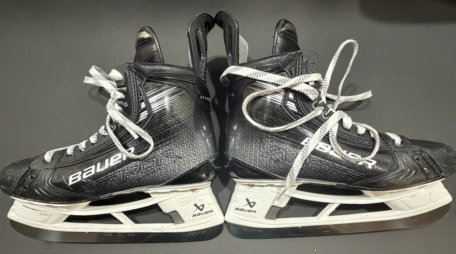 Black 2023 Bauer Vapor Hyperlite 2 Hockey Skates Regular Width 9 (Used)