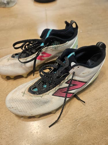 White Men's Adult New Balance Freeze Mid Top Molded Cleats (Used)