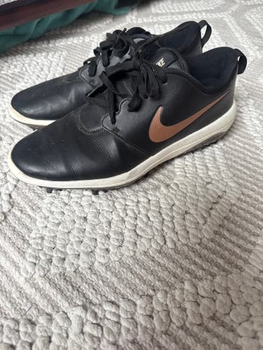 Men's Size M 9.5 (W 10.5) Nike Golf Shoes (Used)