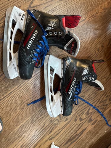 2023 Bauer Vapor X4 Hockey Skates Narrow Width 10.5 (Used)