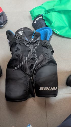 Men's Intermediate Medium Bauer HP Pro Hockey Pants (Used)