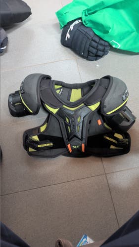Large Junior CCM Tacks XF Shoulder Pads (Used)