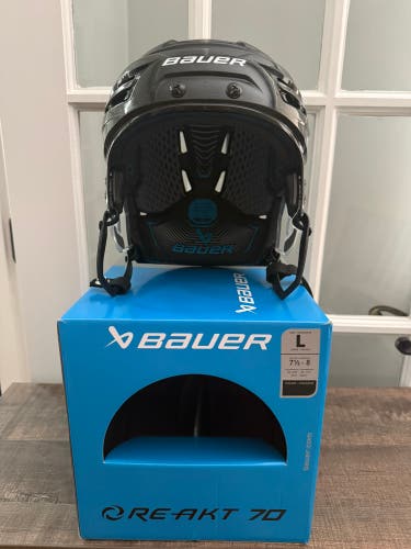 Large Bauer Re-Akt 70 Helmet (Like New)