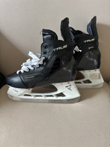 True Pro Custom Hockey Skates Size 5.5 (New)