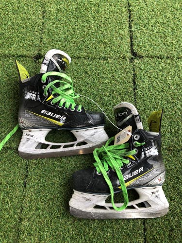 Junior Bauer Vapor X4 Hockey Skates Extra Wide Width Size 2 (Used)