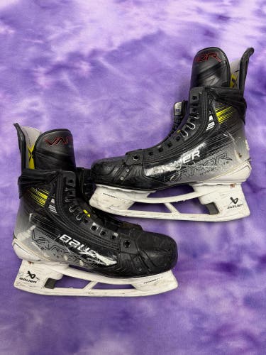 Senior Bauer Vapor Hyperlite 2 Hockey Skates 7 (Used)