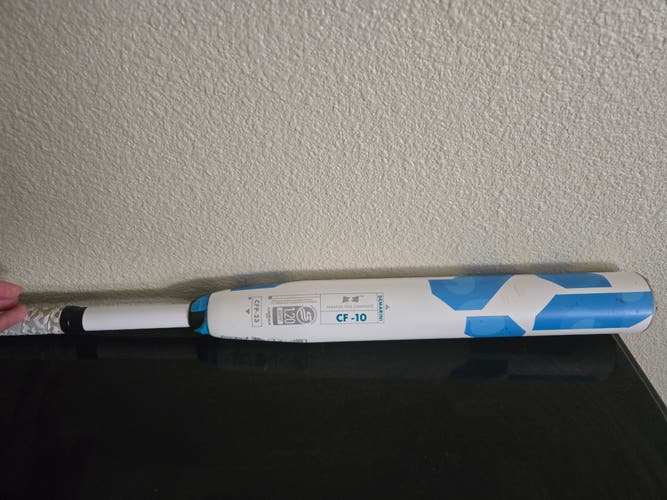 2023 DeMarini CF Composite Bat (-10) 22 oz 32" (Used)