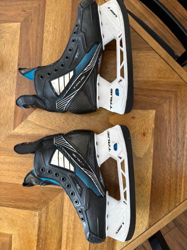 2021 True TF9 Hockey Skates Regular Width Size 4 (Used)