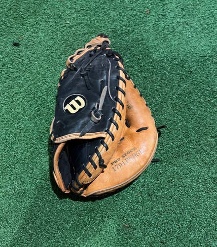 Wilson A2000 RH Catcher's Baseball Glove 32.5" Pudge Rodriguez model