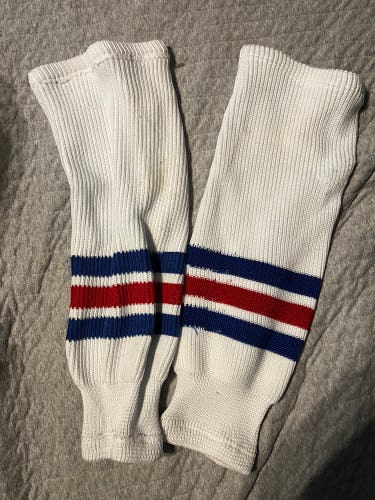 White Senior Medium Knit Socks (Used)