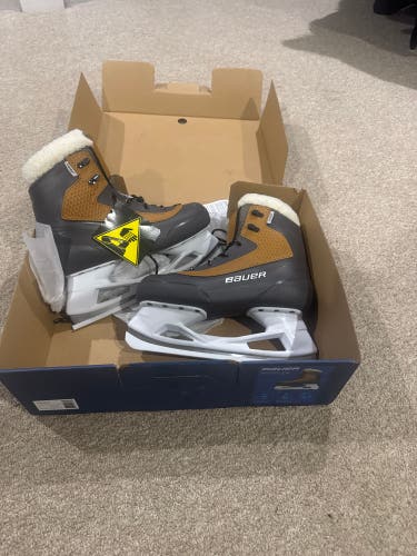 New Senior Bauer  Womans 8 Whistler Hockey Skates