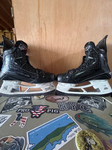 Black 2022 Bauer Supreme Mach Hockey Skates Regular Width Pro Stock 6.5 (Used)