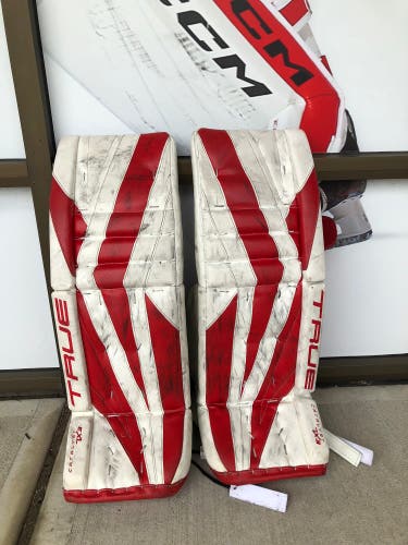 Intermediate 31"+2 True Catalyst 7X3 Goalie Leg Pads (Used)